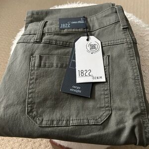 1822 Denim Women's Olive Cargo Straight Jeans